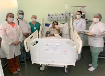 Hospital do Coração de Sobral presta homenagem a pacientes aniversariantes