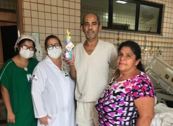 Pacientes aniversariantes ganham surpresa do Grupo de Humanização do Hospital do Coração